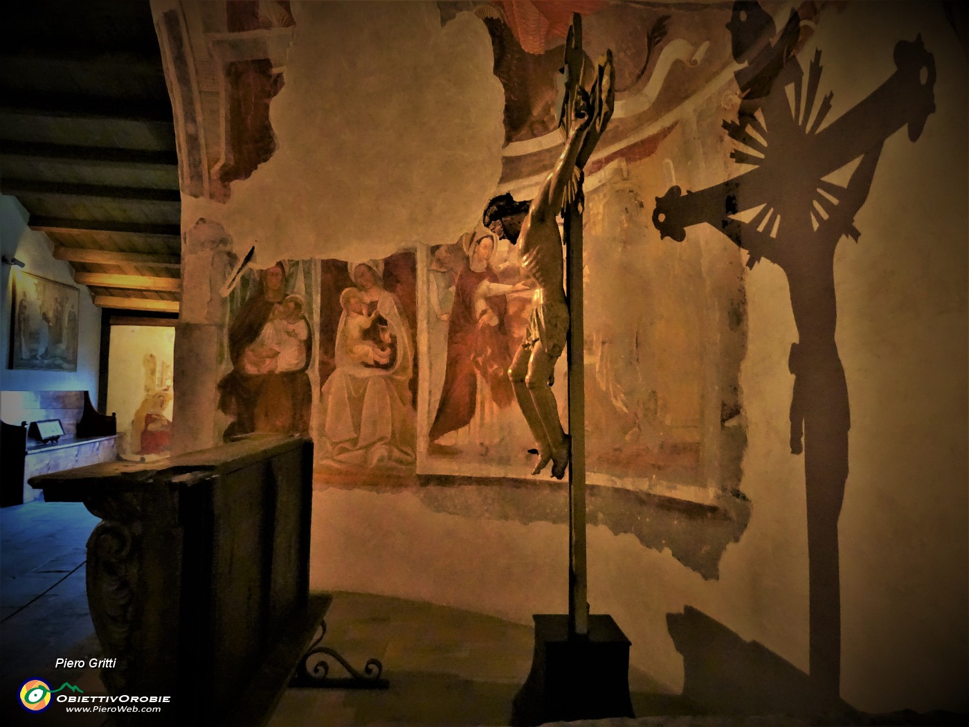54 Cappella con affreschi del XV secolo.JPG